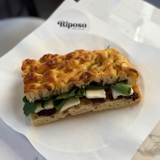 Beyaz Peynirli Focaccia Sandviç görseli