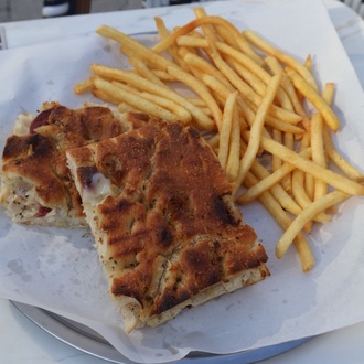 Beyaz Peynirli Focaccia Tost görseli