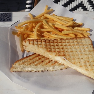 Beyaz Peynirli Tost görseli