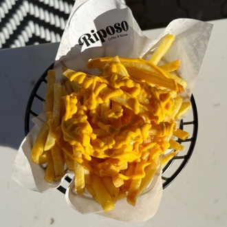 Cheddar Soslu Patates Kızartması görseli