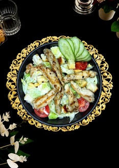 Tavuklu Sezar Salatası görseli