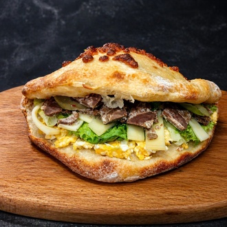 Kavurmalı Eski Kaşarlı Yumurtalı Pizzawich görseli
