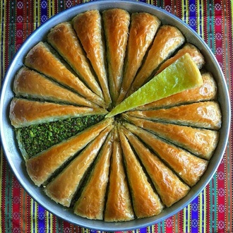 Karaköy Güllüoğlu Havuç Dilimi Baklava (Nadir) görseli