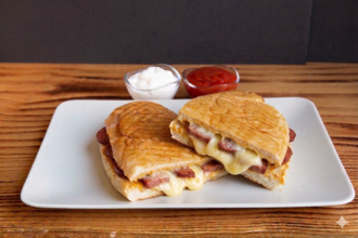 Sucuk Kaşar Karışık Tost görseli
