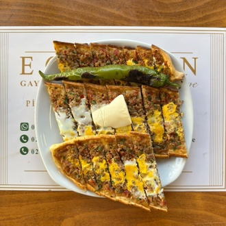 Kıymalı Yumurtalı Pide görseli