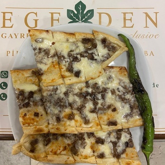 Kavurmalı Kaşarlı Pide görseli