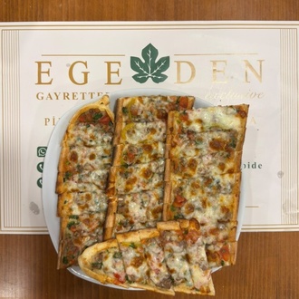 Kuşbaşılı Kaşarlı Pide görseli
