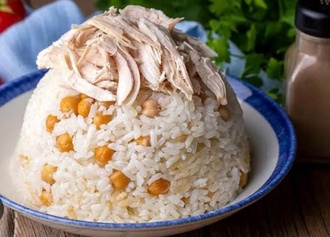 Tavuklu Nohutlu Pilav Ve Ayran görseli