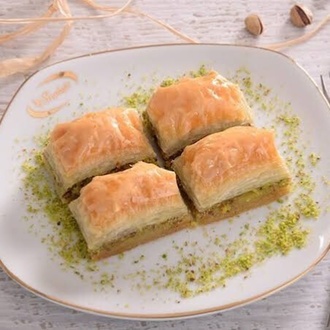 Fıstıklı Klasik Baklava (1.5 Kg) görseli