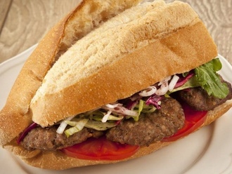 Yarım Ekmek Arası Izgara Köfte görseli