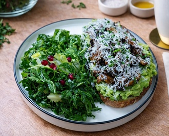 Avokado & Mushroom Açık Tost (Vejetaryen) görseli