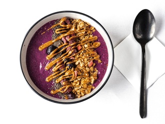 Açaí Berry Smoothie Bowl (Vegan) görseli