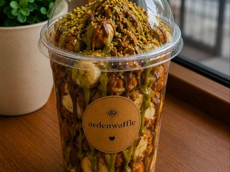 Antep Fıstık Soslu Bardak Waffle görseli