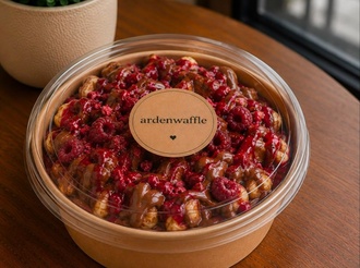 Frambuaz Soslu Kutu Waffle (750 Cc.) görseli