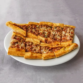 Yumurtalı Sucuklu Pide görseli