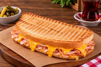 Hindi Fümeli Cheddarlı Tost görseli