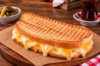 3 Peynirli Tost görseli