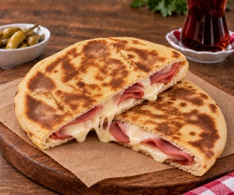 Dana Jambonlu Kaşarlı Bazlama Tost görseli