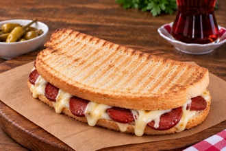 Sucuklu Kaşarlı Tost görseli