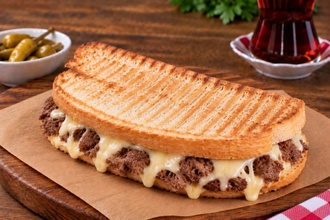 Kavurmalı Kaşarlı Tost görseli