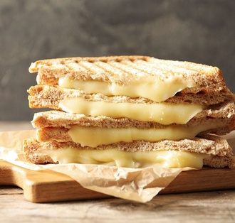 Yarım Ekmek Arası Çift Kaşarlı Tost görseli