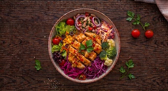Sriracha Soslu Tavuklu Bowl Boom görseli