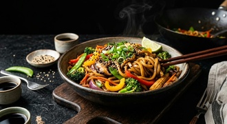 Teriyaki Soslu Sebzeli Noodle görseli