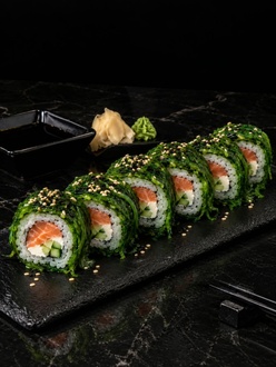 Wakame Somon Roll görseli