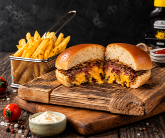 Julius Cheddar Burger görseli
