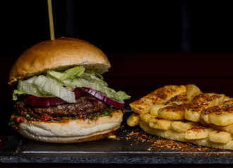 Acılı Chimichurri Soslu Kuzu Burger görseli