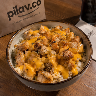 Pilav Üstü Cheddar Soslu Tavuk görseli