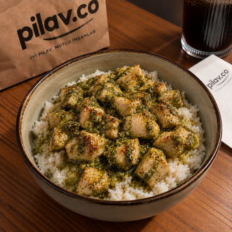 Pilav Üstü Pesto Soslu Tavuk görseli