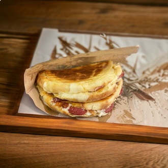 %100 Dana Sucuklu Bazlama Tost görseli