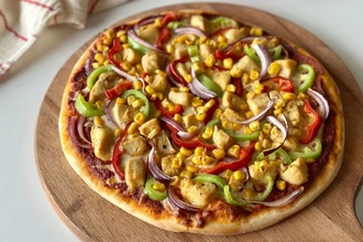 Tavuklu Kaşarlı Pizza (Orta Boy) görseli