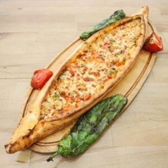 Tavuklu Kaşarlı Pide görseli