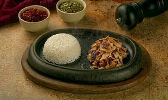 Tavuk Döner Yanında Şehriyeli Pirinç Pilavı görseli