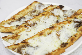 Glutensiz Kaşarlı Sucuklu Pide görseli