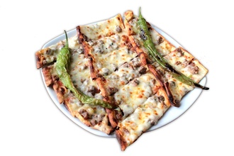 Glutensiz Kuşbaşılı Kaşarlı Pide görseli