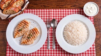 Izgara Tavuk & Pirinç Pilavı görseli