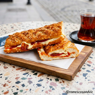 Ayvalık Tostu Baget Ekmek görseli