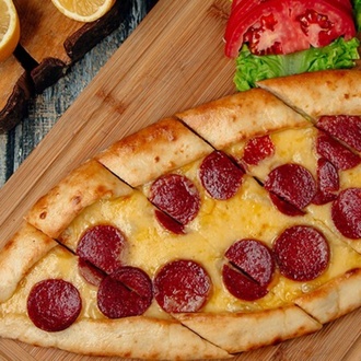 Sucuklu Kaşarlıpide görseli