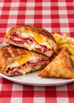 Ekmek Arası Spesyal Tost görseli