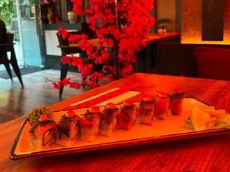 China Spicy Salmon Calamari Dill Roll görseli