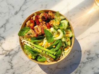 Teriyaki Tavuklu Salata görseli