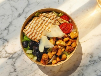 Tavuklu Sezar Salata görseli