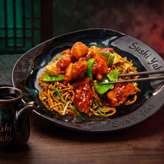 124- Sebzeli Noodle Üstü Tatlı Ekşi Soslu Tavuk görseli