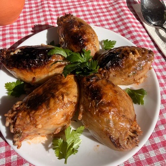 Fırında Etli Soğan Dolması görseli