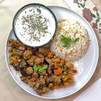 Fırında Sebzeli Misket Köfte Ve Pirinç Pilavi + Cacık görseli