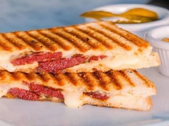 Kaşarlı Sucuklu Tost görseli
