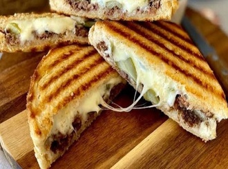 Kavurmalı Kaşarlı Tost görseli